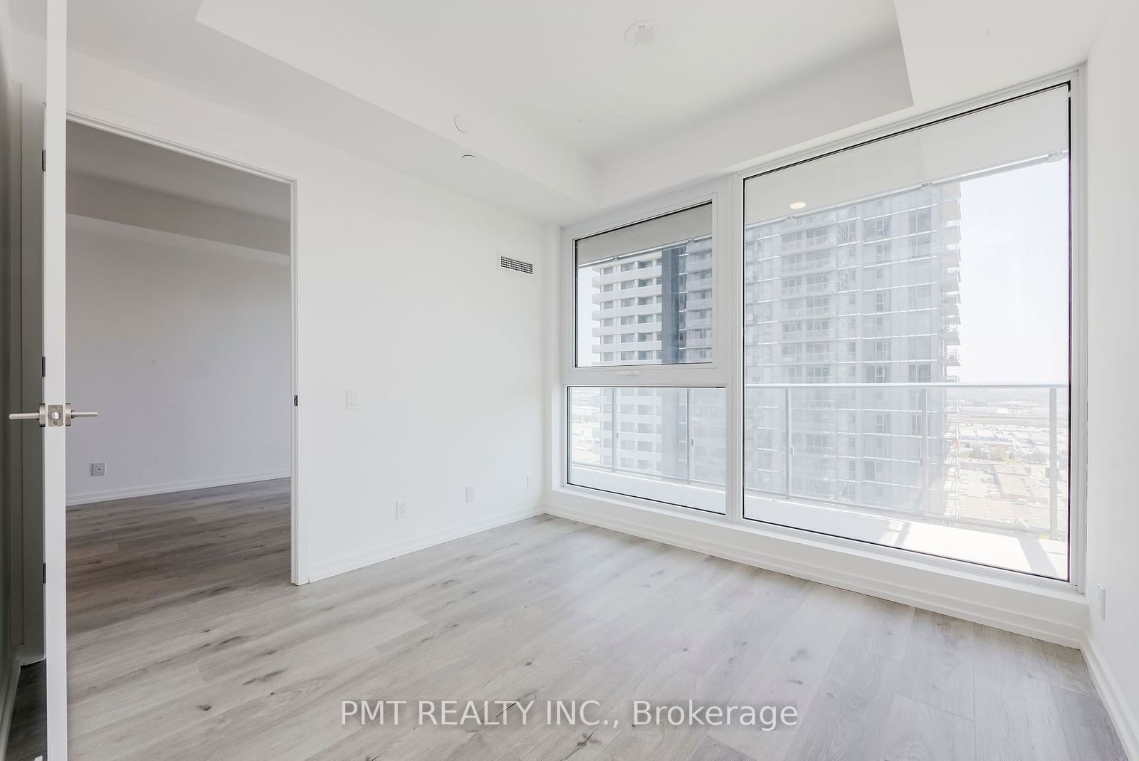 7890 Jane St, unit 2711 for rent