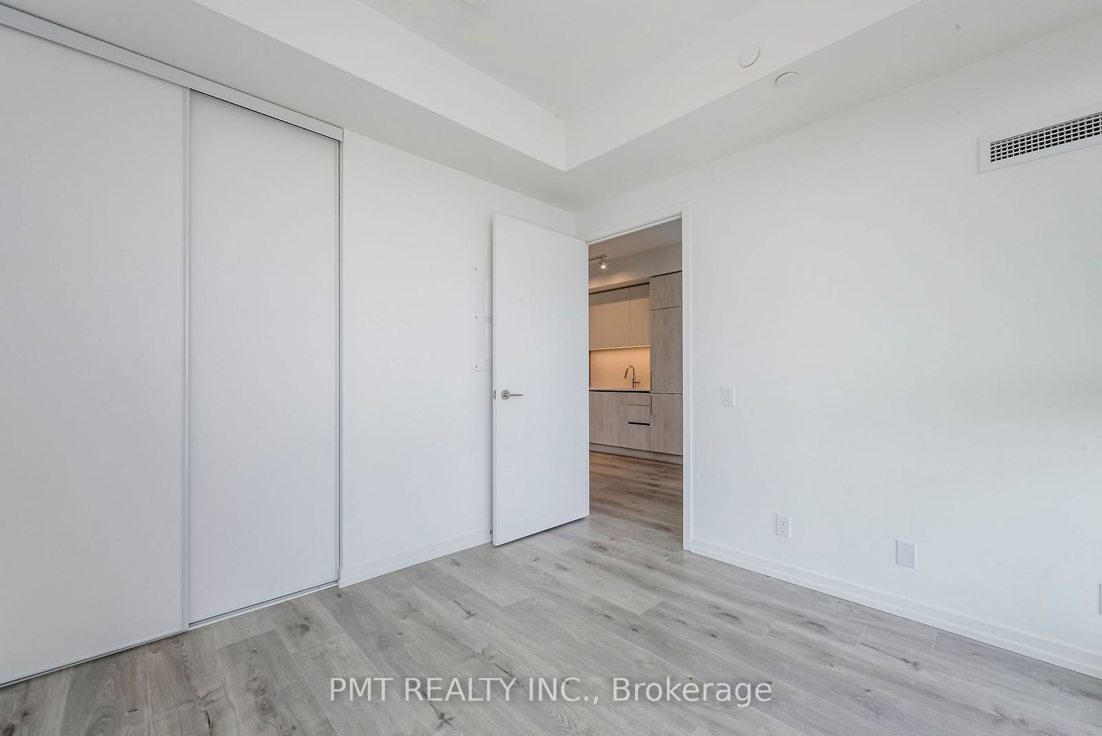 7890 Jane St, unit 2711 for rent