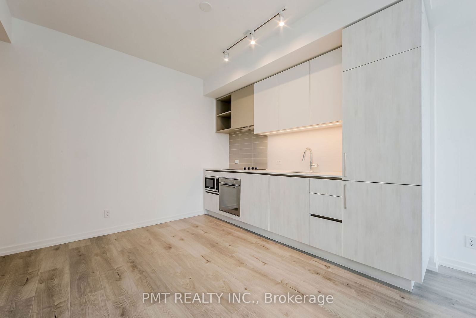 7890 Jane St, unit 2711 for rent