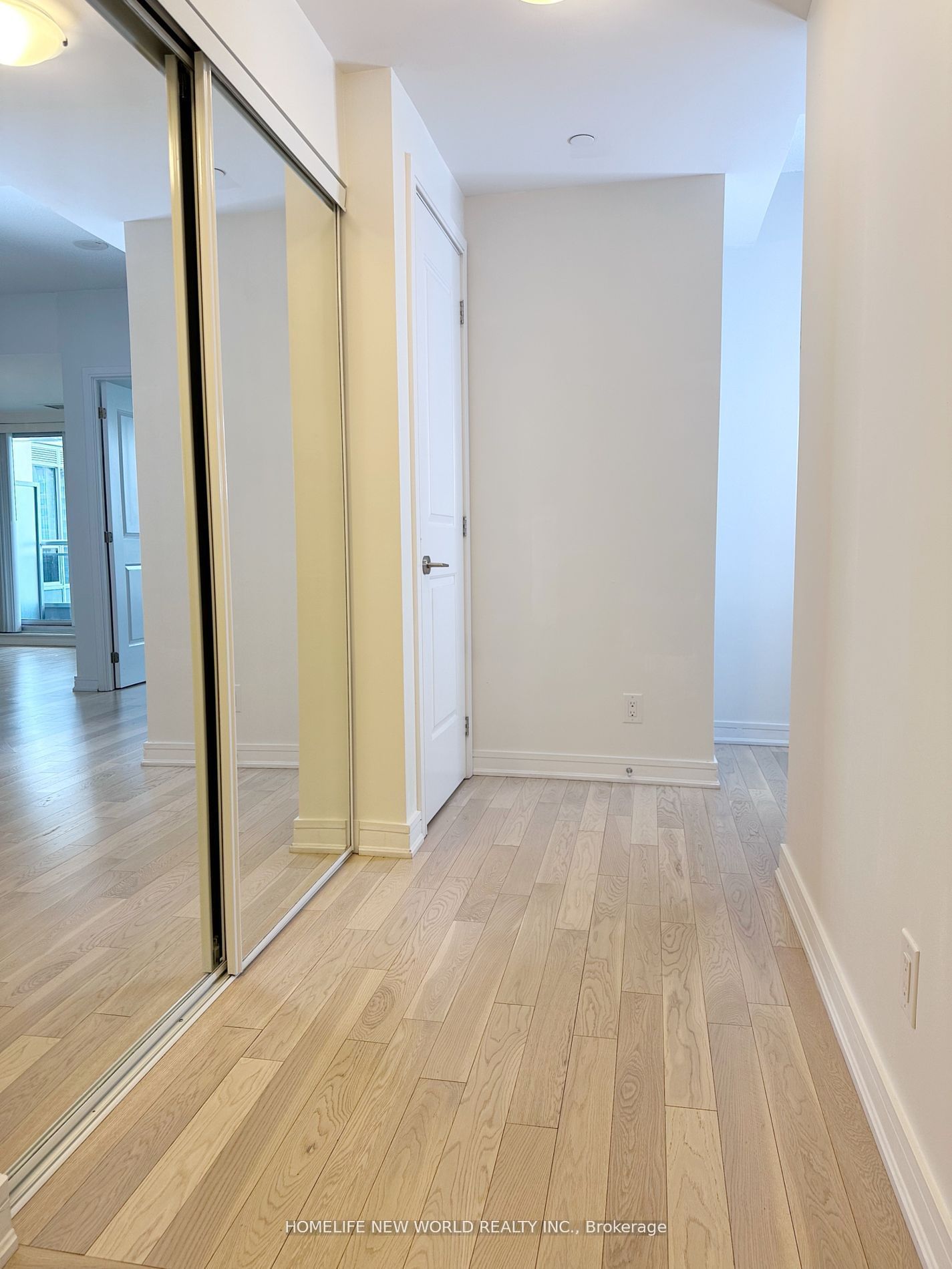 9191 Yonge St, unit 618 Sw for sale