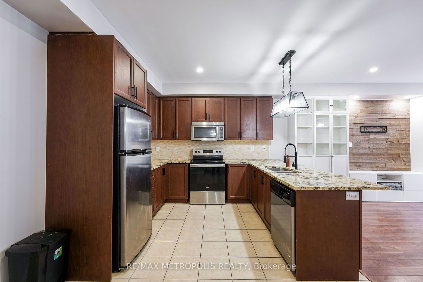 9621 Jane St, unit 6 for sale