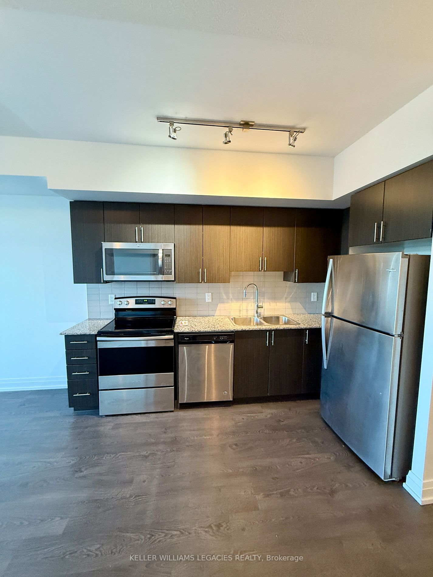 7890 Bathurst St, unit 1708 for rent