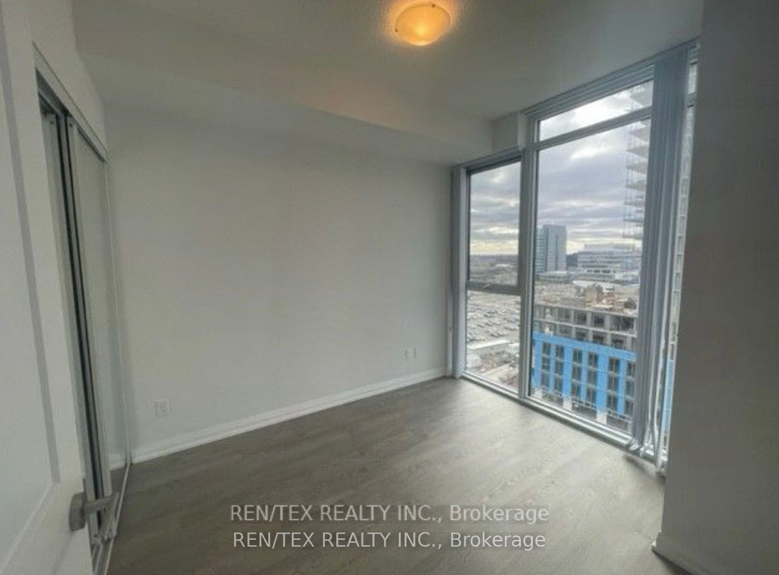 7895 Jane St, unit 1108 for rent