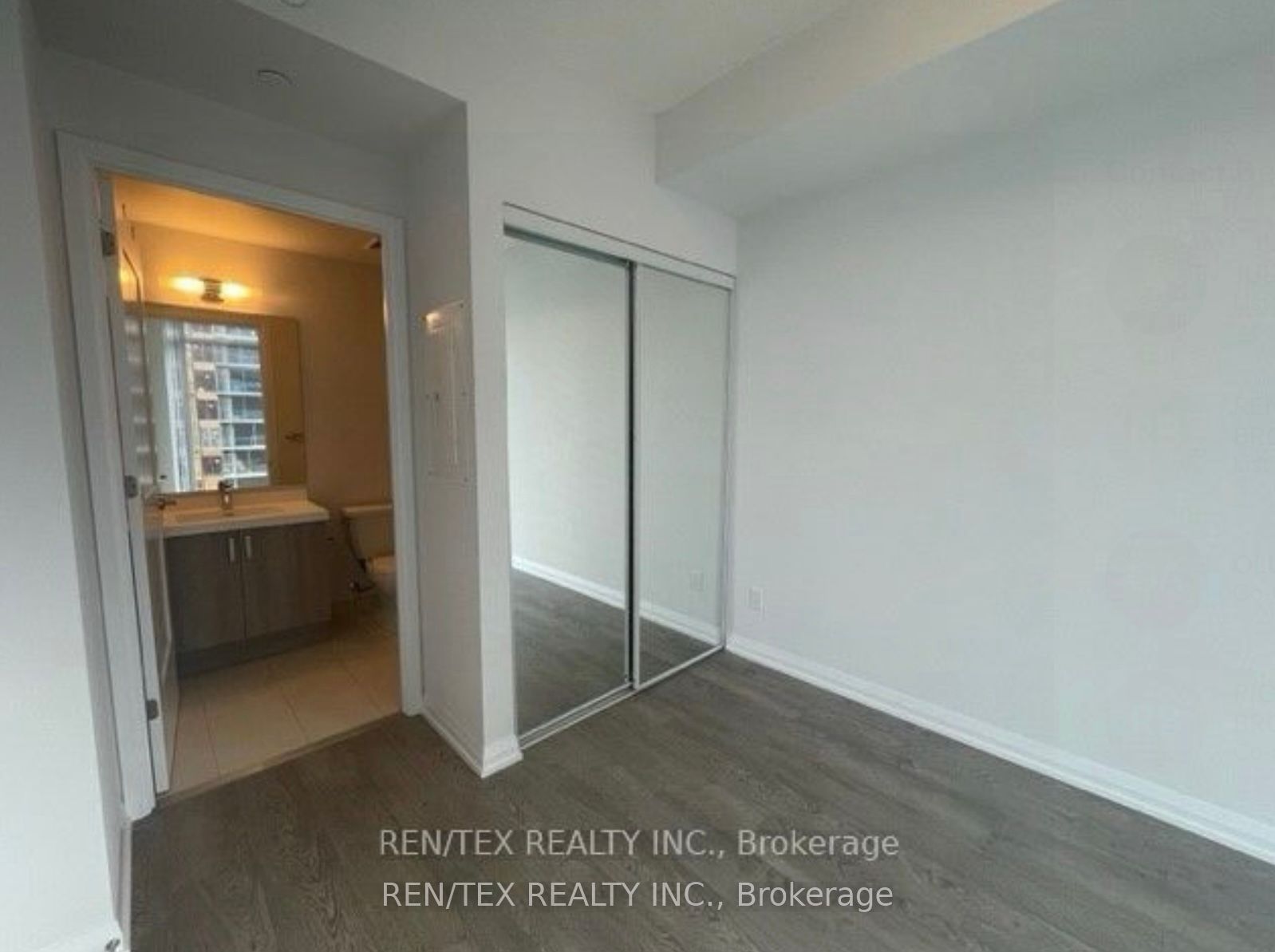 7895 Jane St, unit 1108 for rent