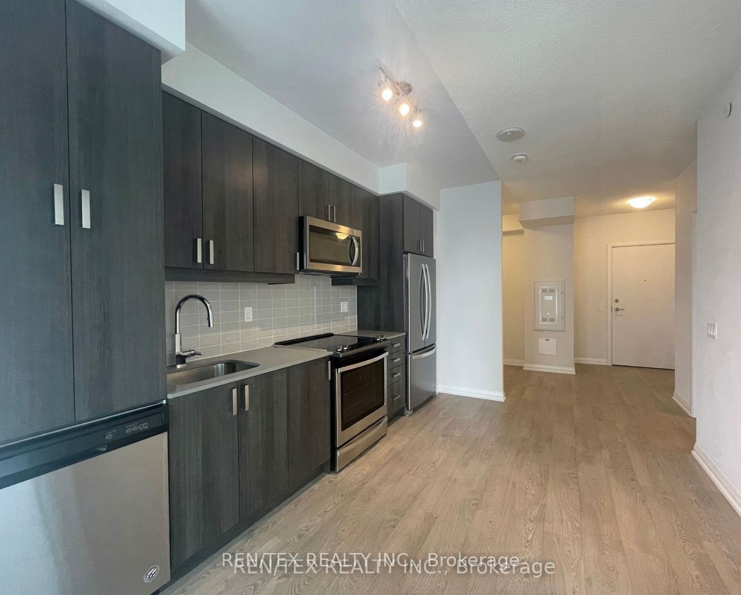 7895 Jane St, unit 1108 for rent