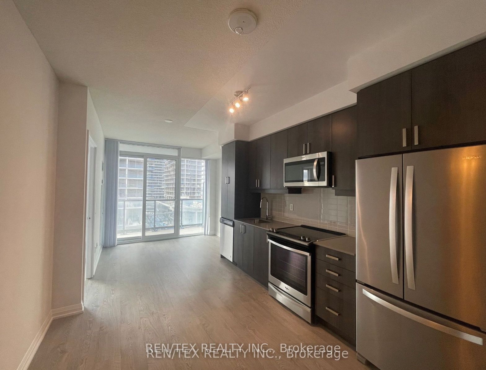 7895 Jane St, unit 1108 for rent