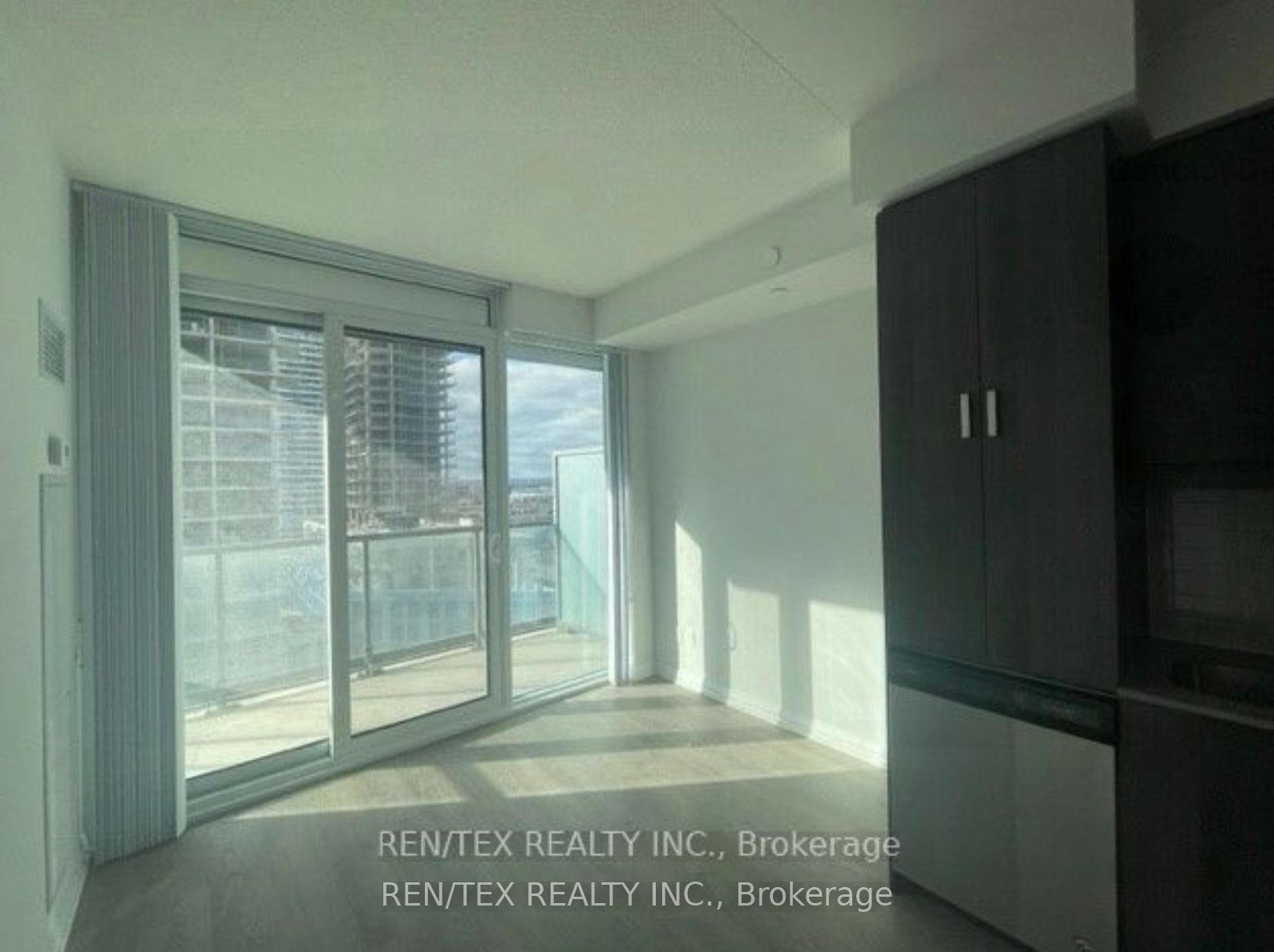 7895 Jane St, unit 1108 for rent