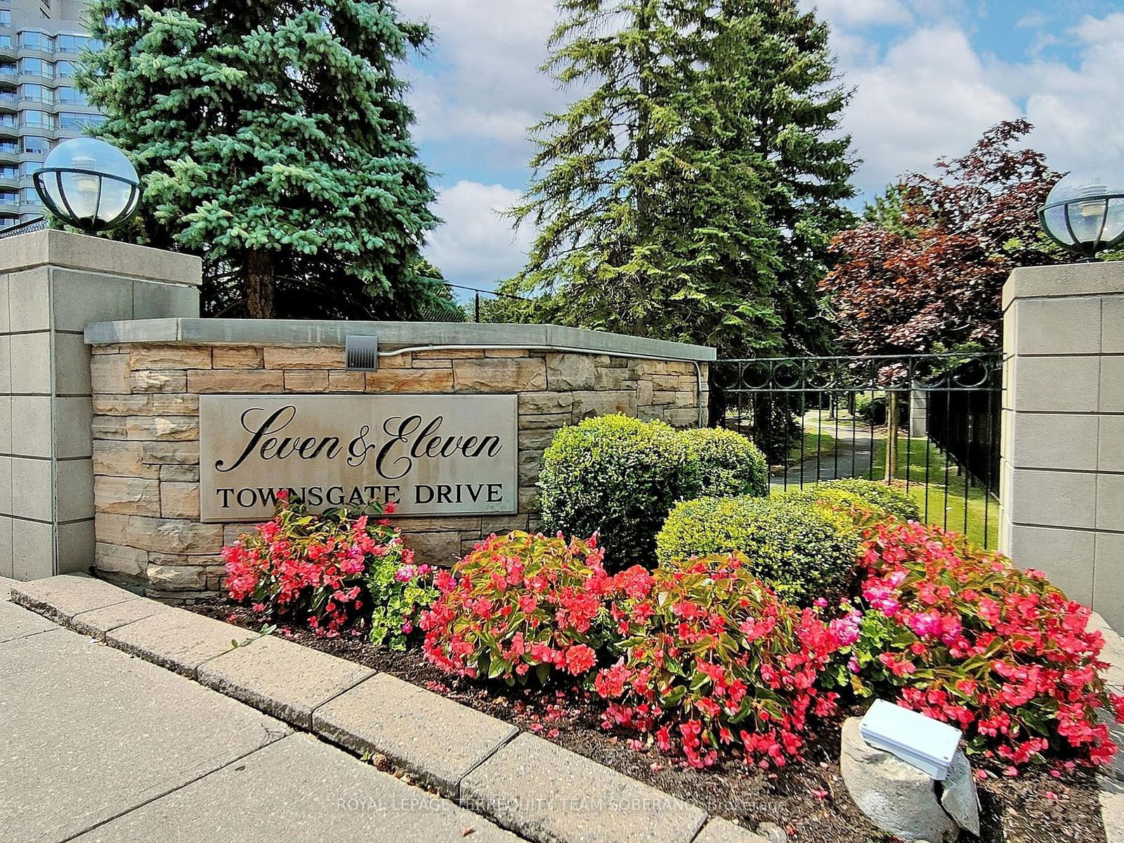 7 Townsgate Dr, unit 312 for sale