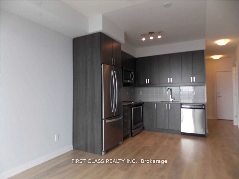 7895 Jane St, unit 3517 for rent