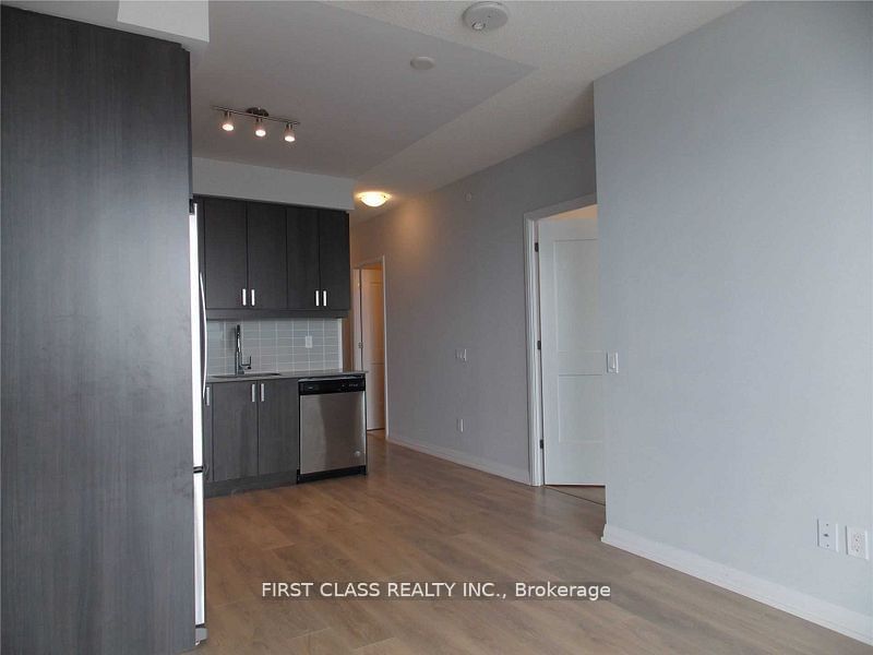 7895 Jane St, unit 3517 for rent