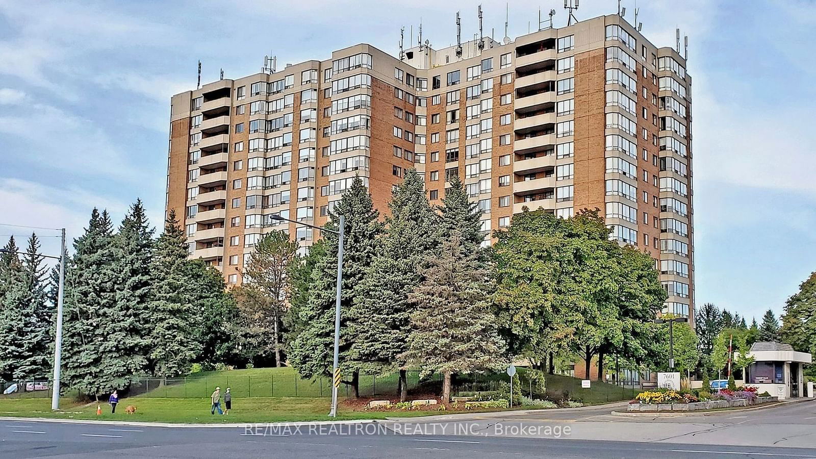 7601 Bathurst St, unit Ph17 for rent