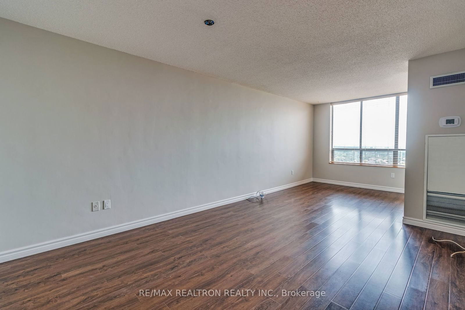 7601 Bathurst St, unit Ph17 for rent