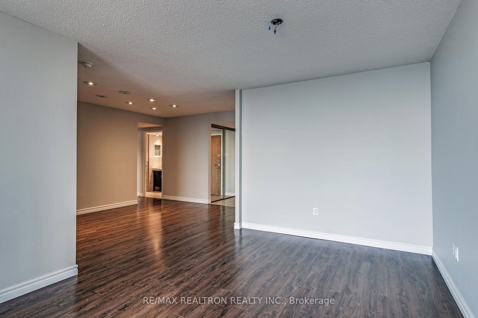 7601 Bathurst St, unit Ph17 for rent