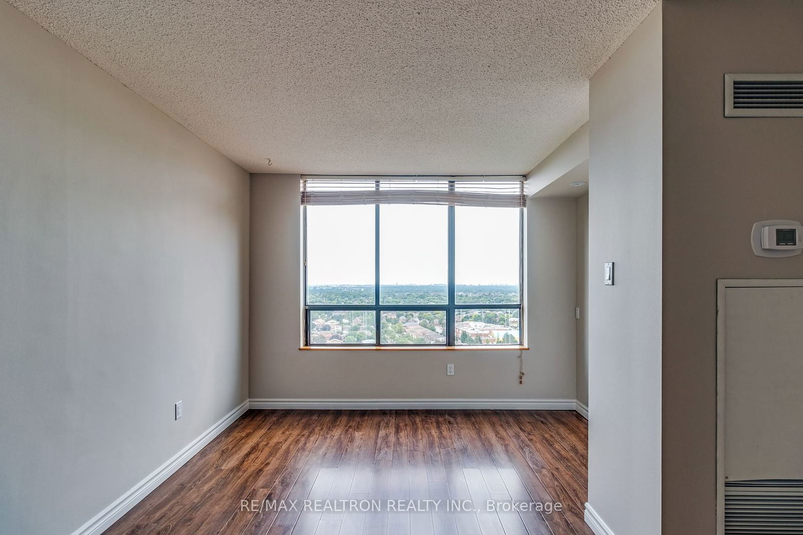 7601 Bathurst St, unit Ph17 for rent