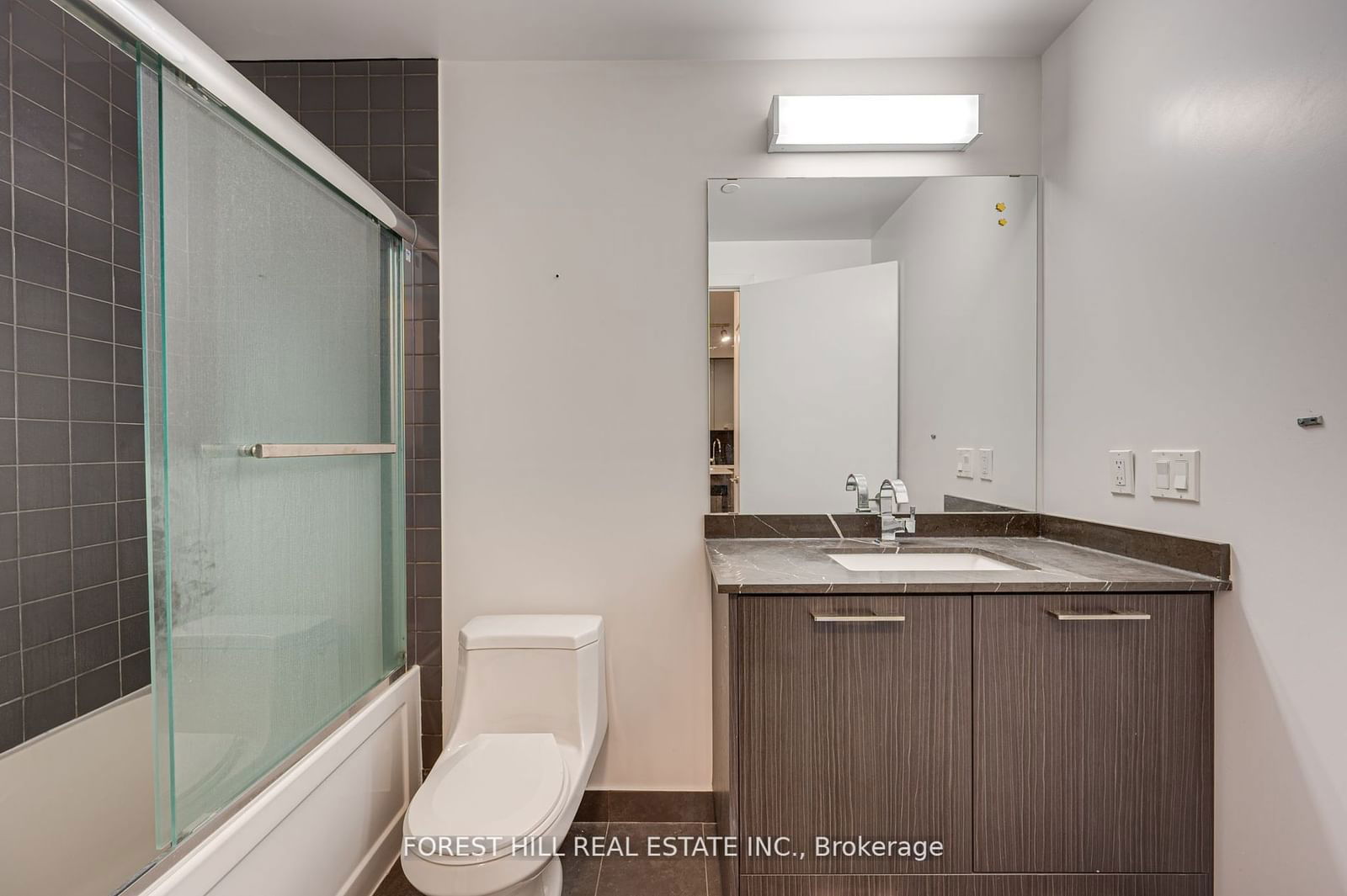 9471 Yonge St, unit 1614 for sale