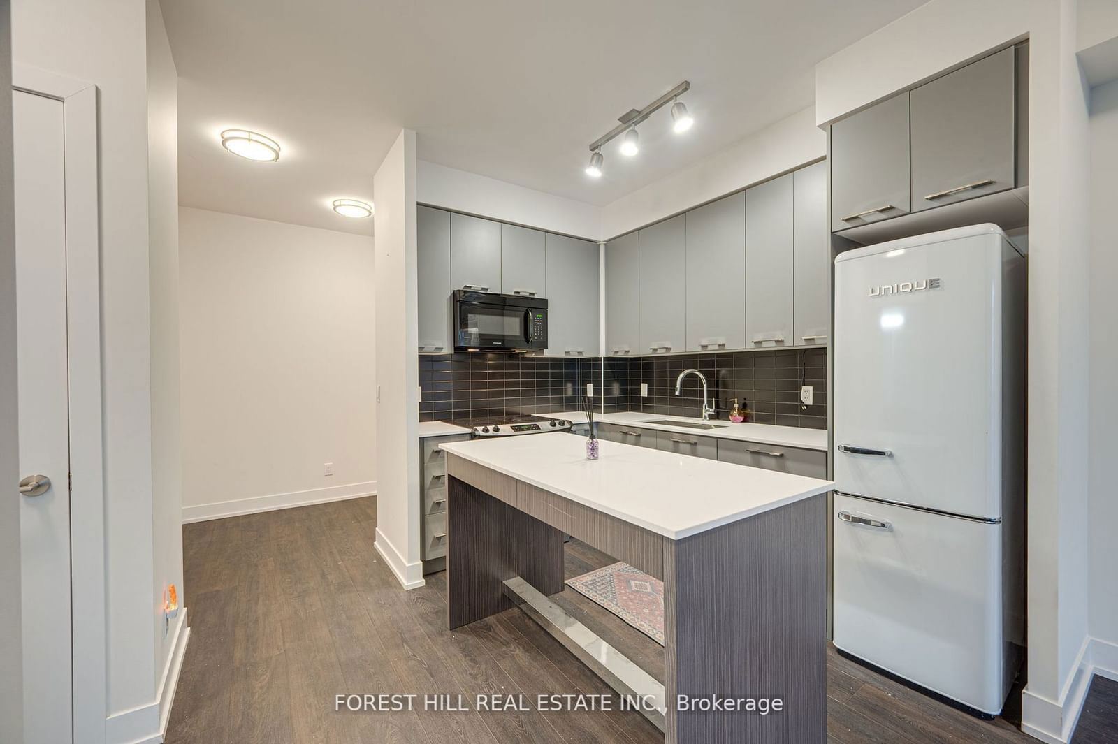 9471 Yonge St, unit 1614 for sale