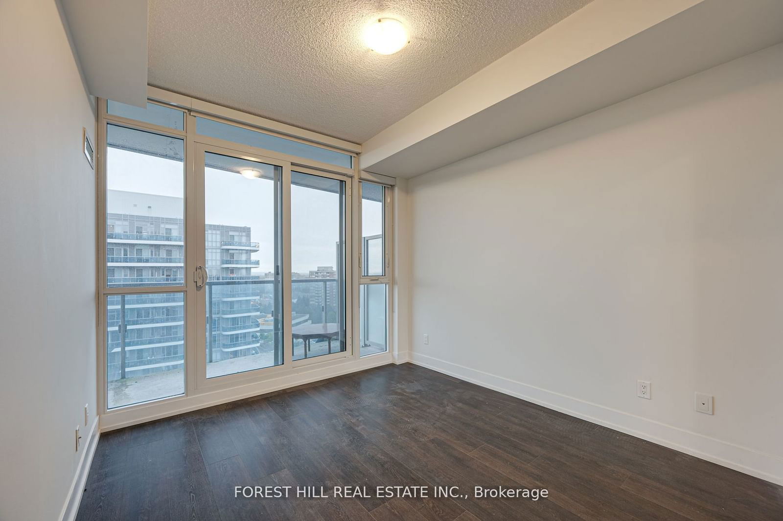 9471 Yonge St, unit 1614 for sale