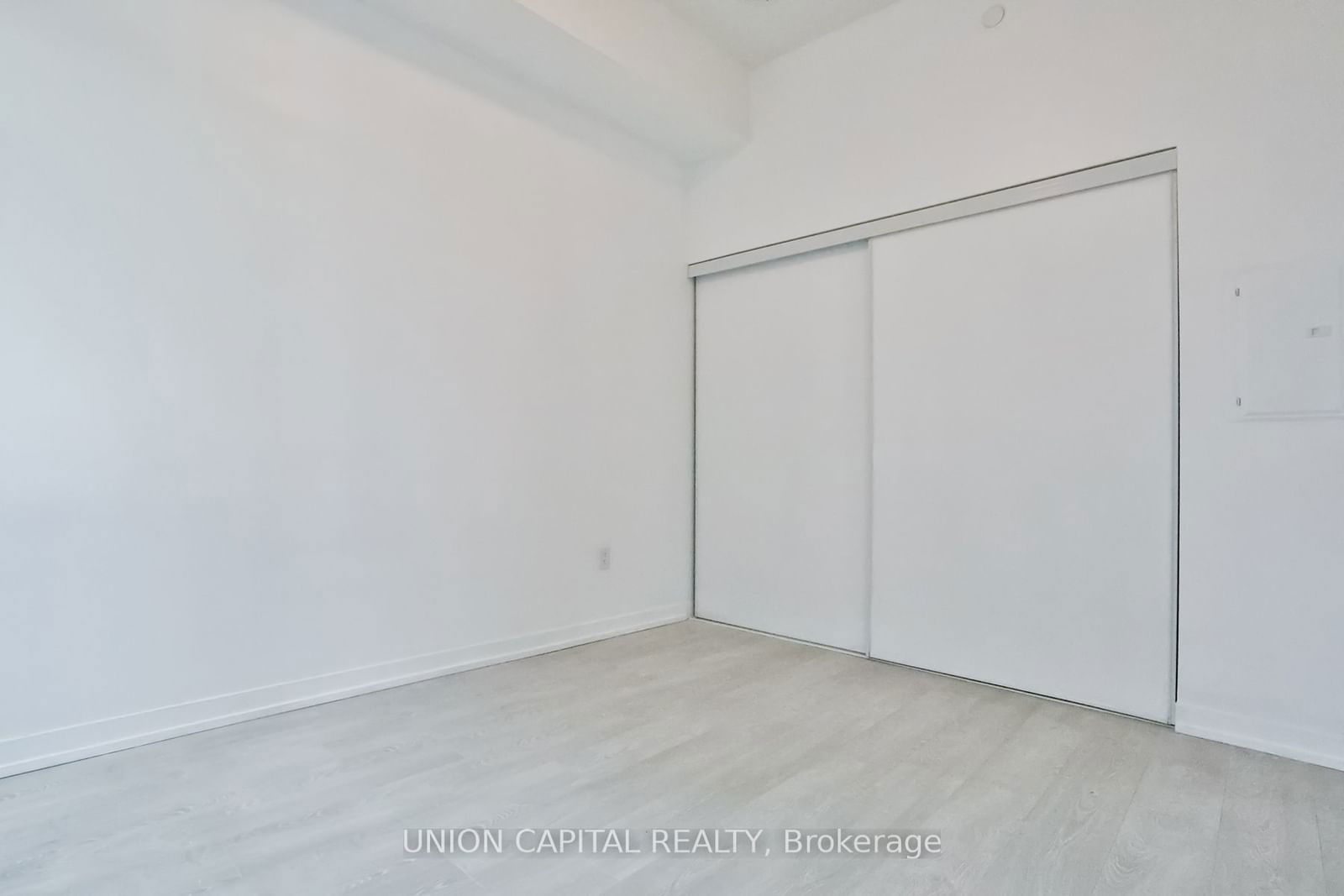 8868 Yonge St, unit 702E for sale