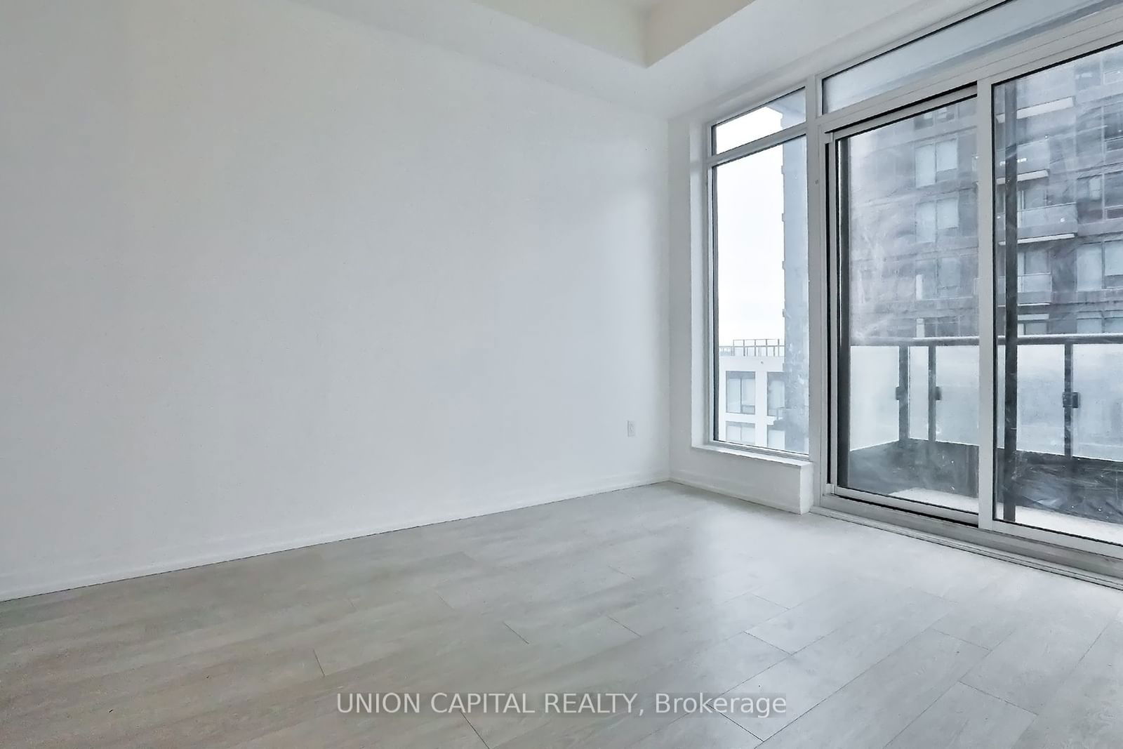 8868 Yonge St, unit 702E for sale