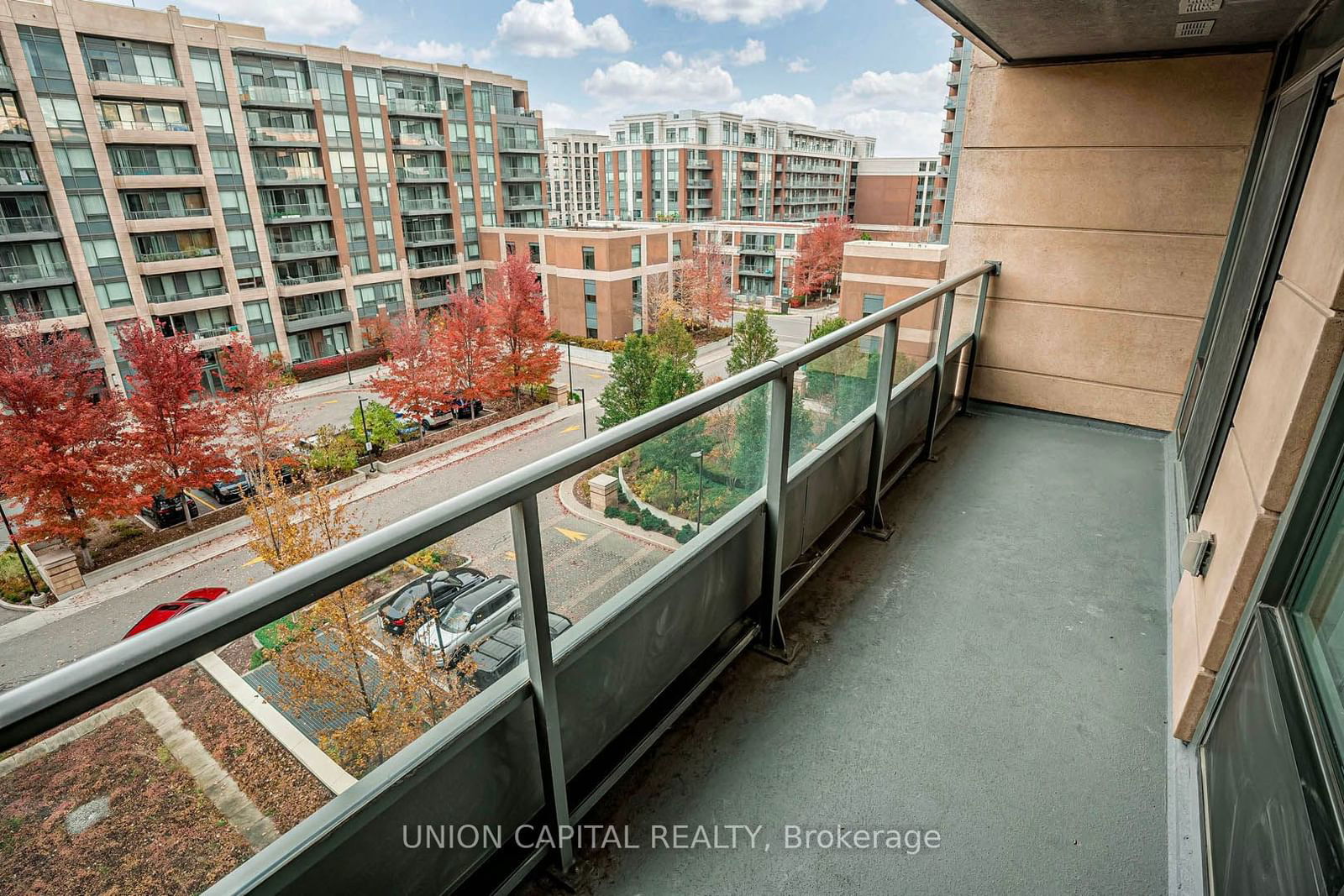 18 Uptown Dr, unit 701 for sale