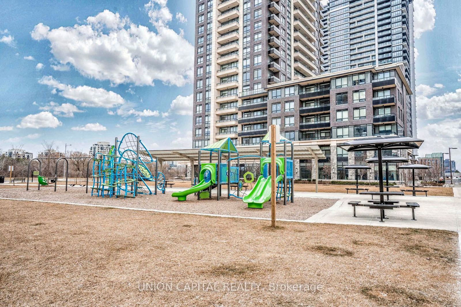 18 Uptown Dr, unit 701 for sale