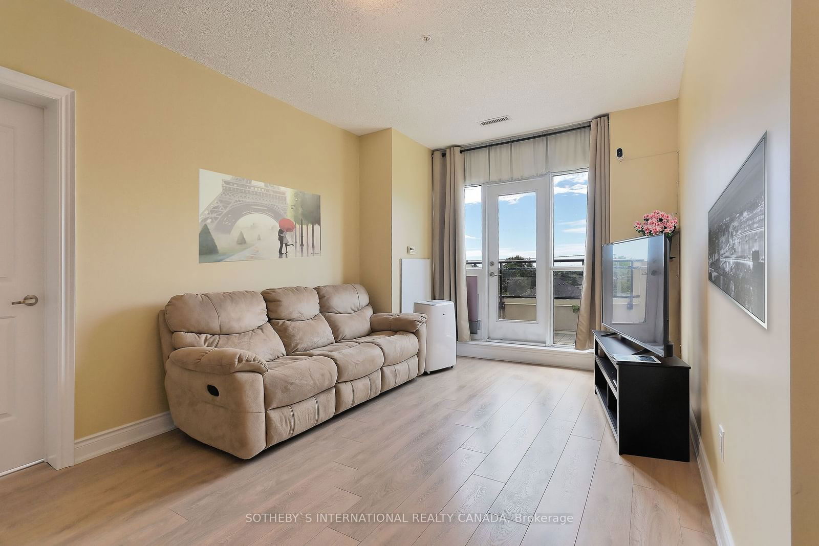 2396 Major Mackenzie Dr, unit 407 for sale