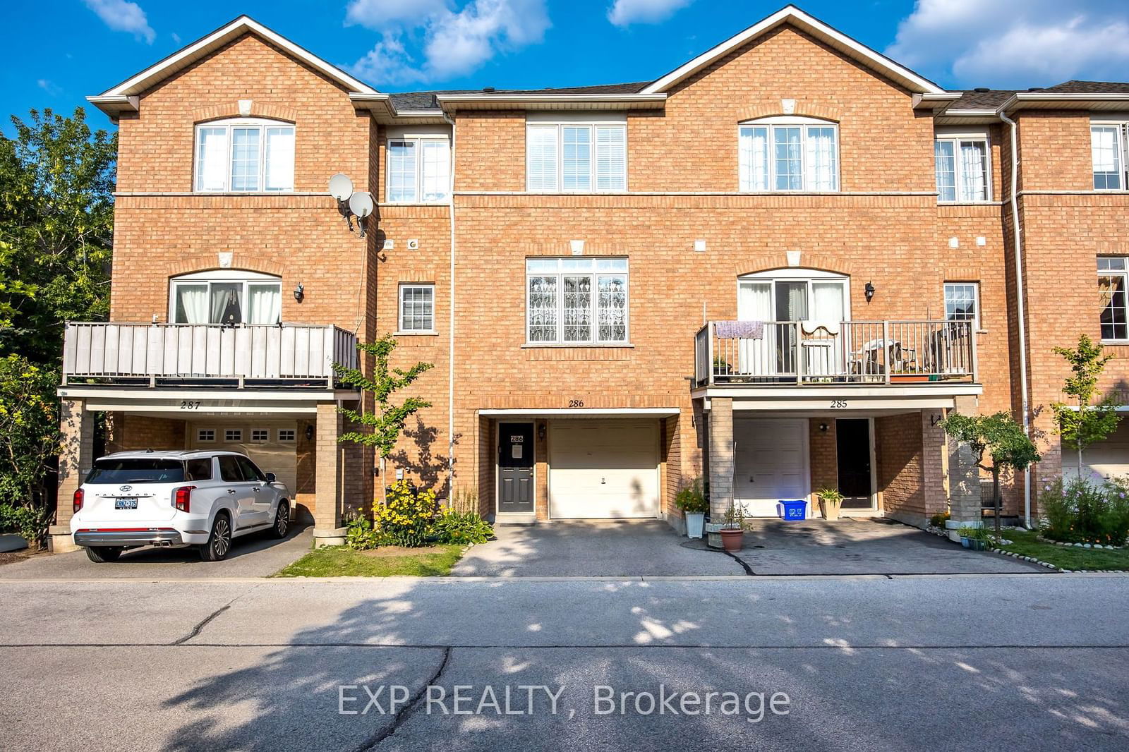 23 Observatory Lane Condos, Richmond Hill, Toronto