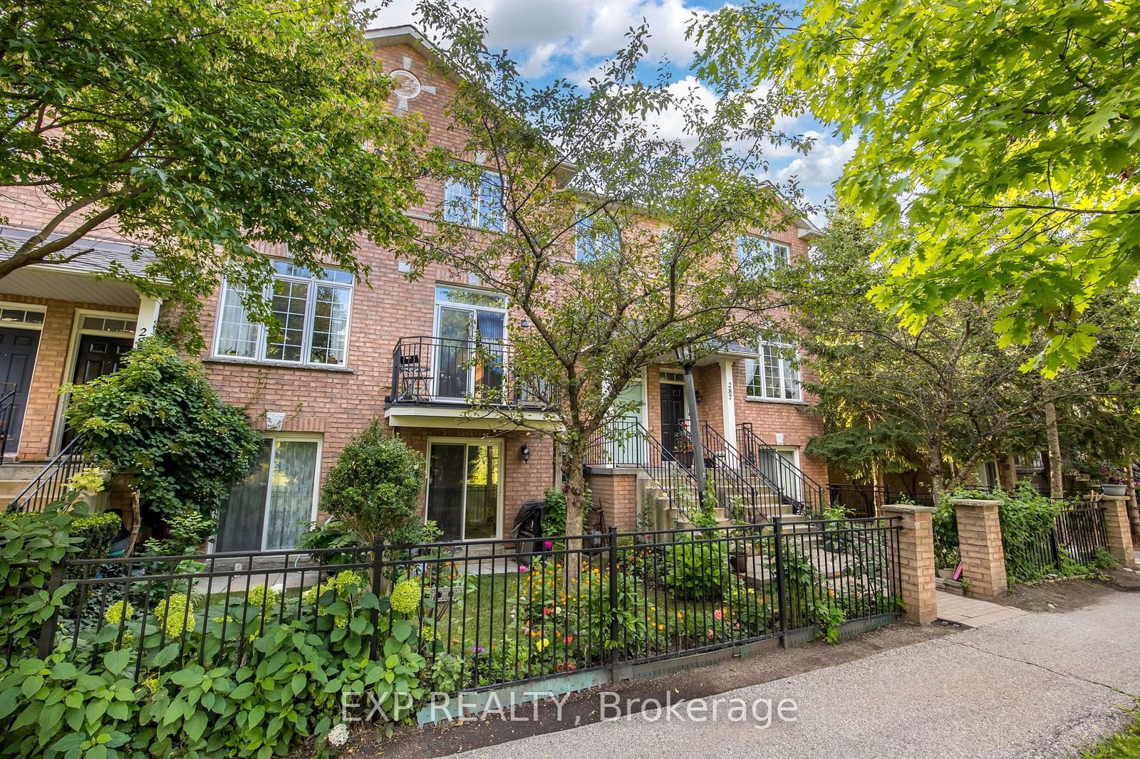 23 Observatory Lane Condos, Richmond Hill, Toronto