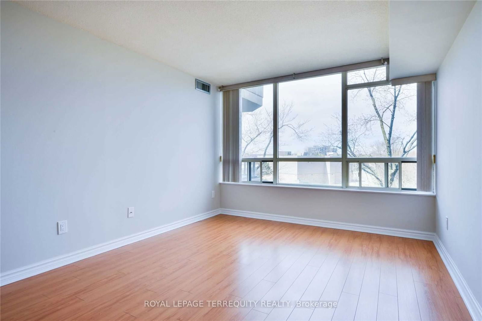 8501 Bayview Ave, unit 408 for sale