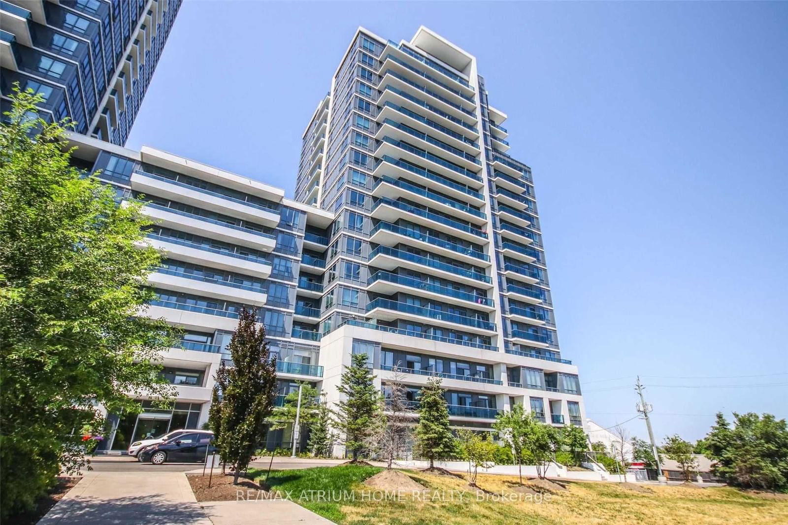 7167 Yonge St, unit 302 for rent