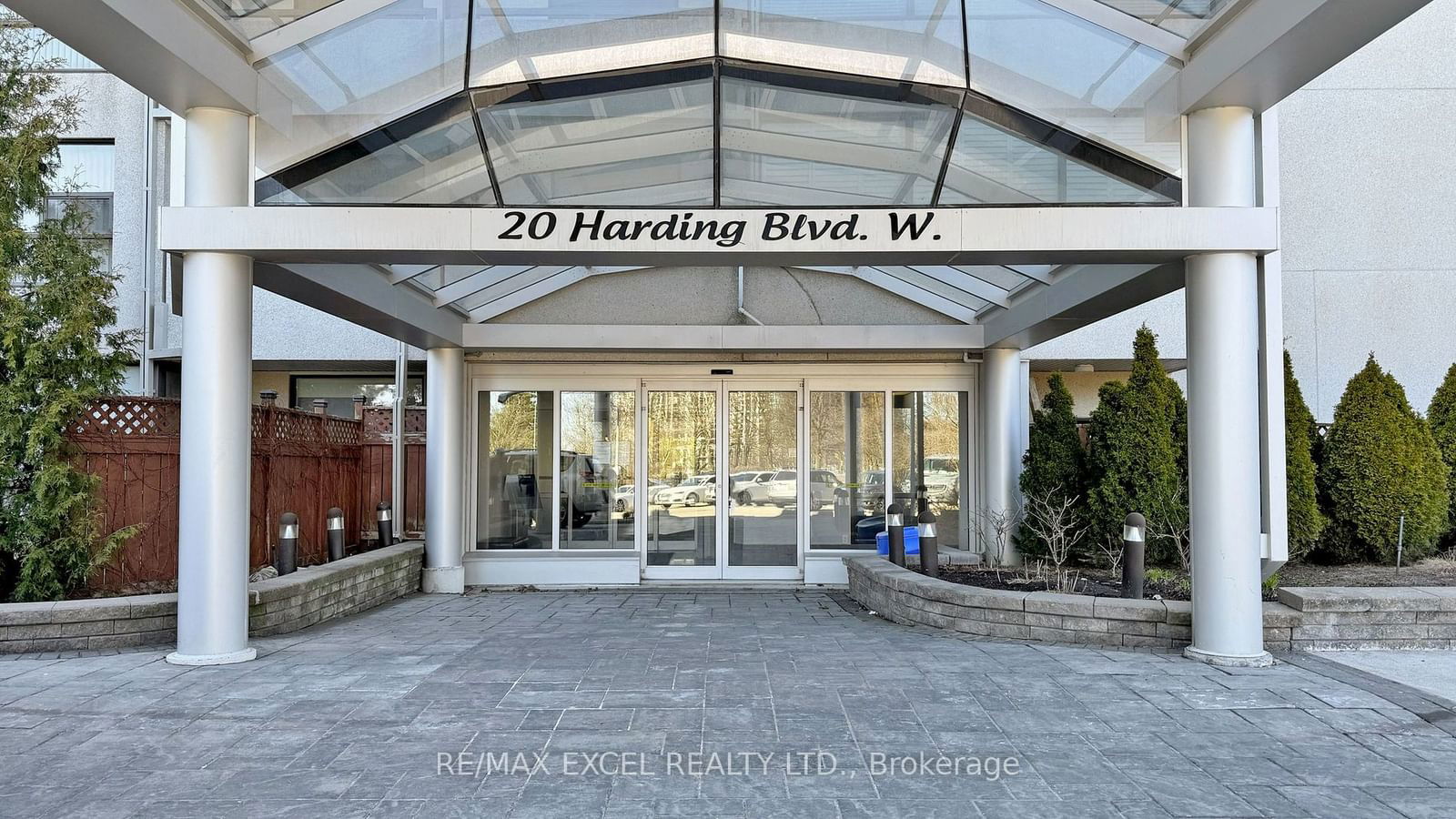 20 Harding Blvd W, unit 1116 for sale