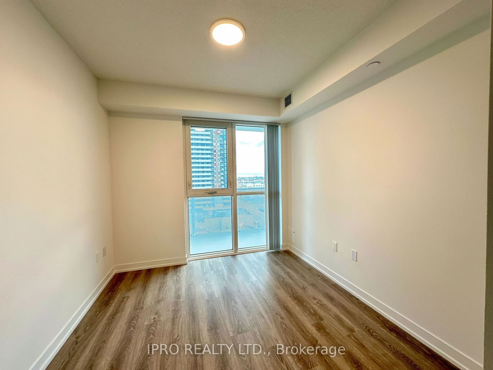 195 Commerce St, unit 1016 for rent