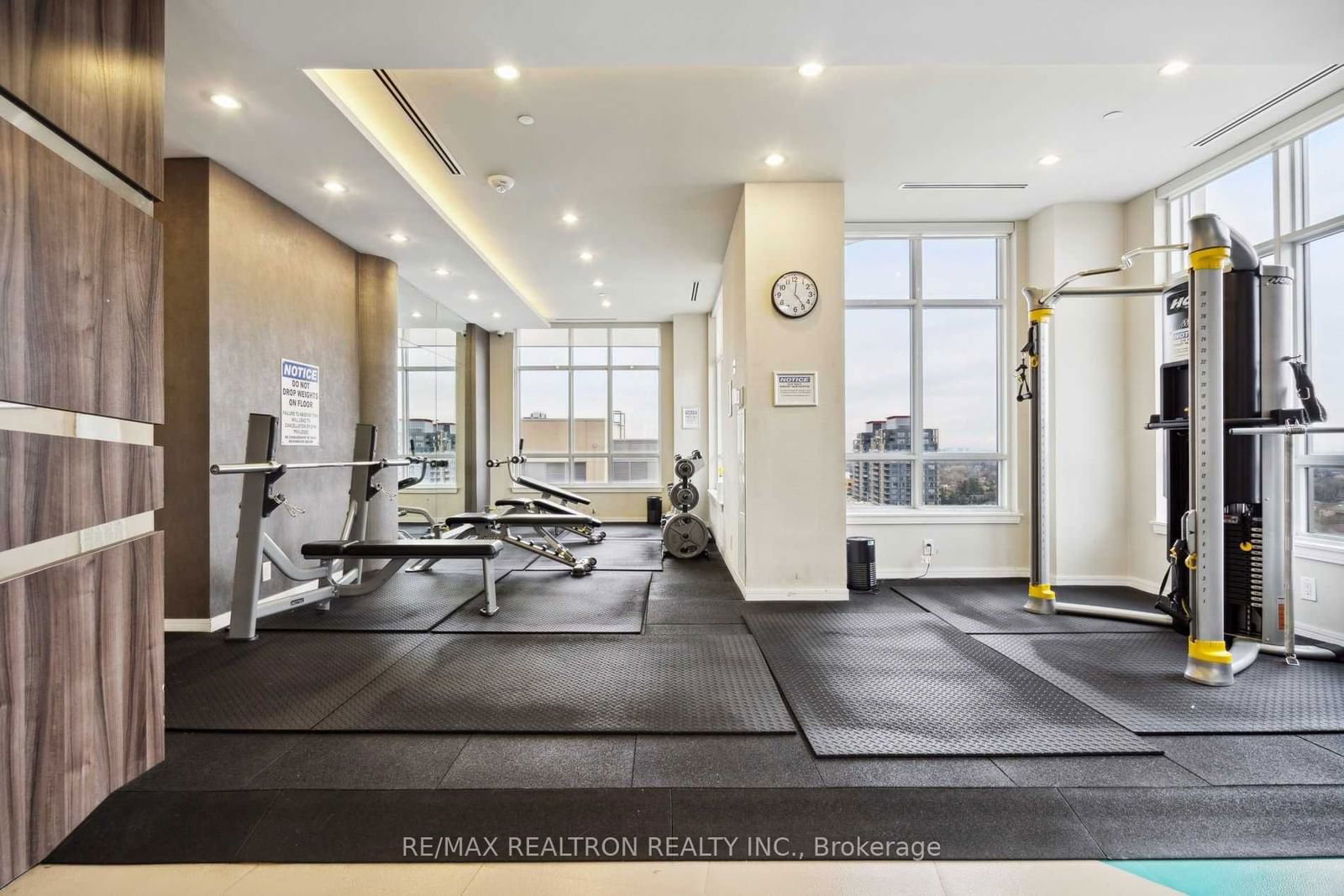 9205 Yonge St, unit 302 for rent