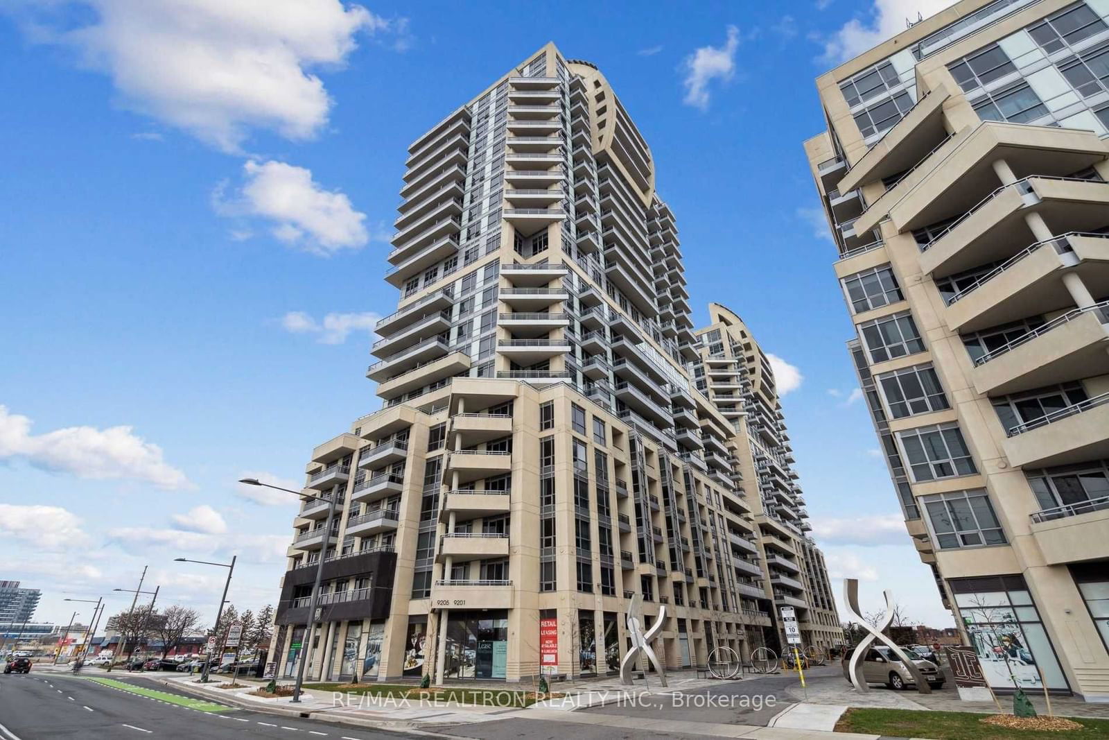 9205 Yonge St, unit 302 for rent