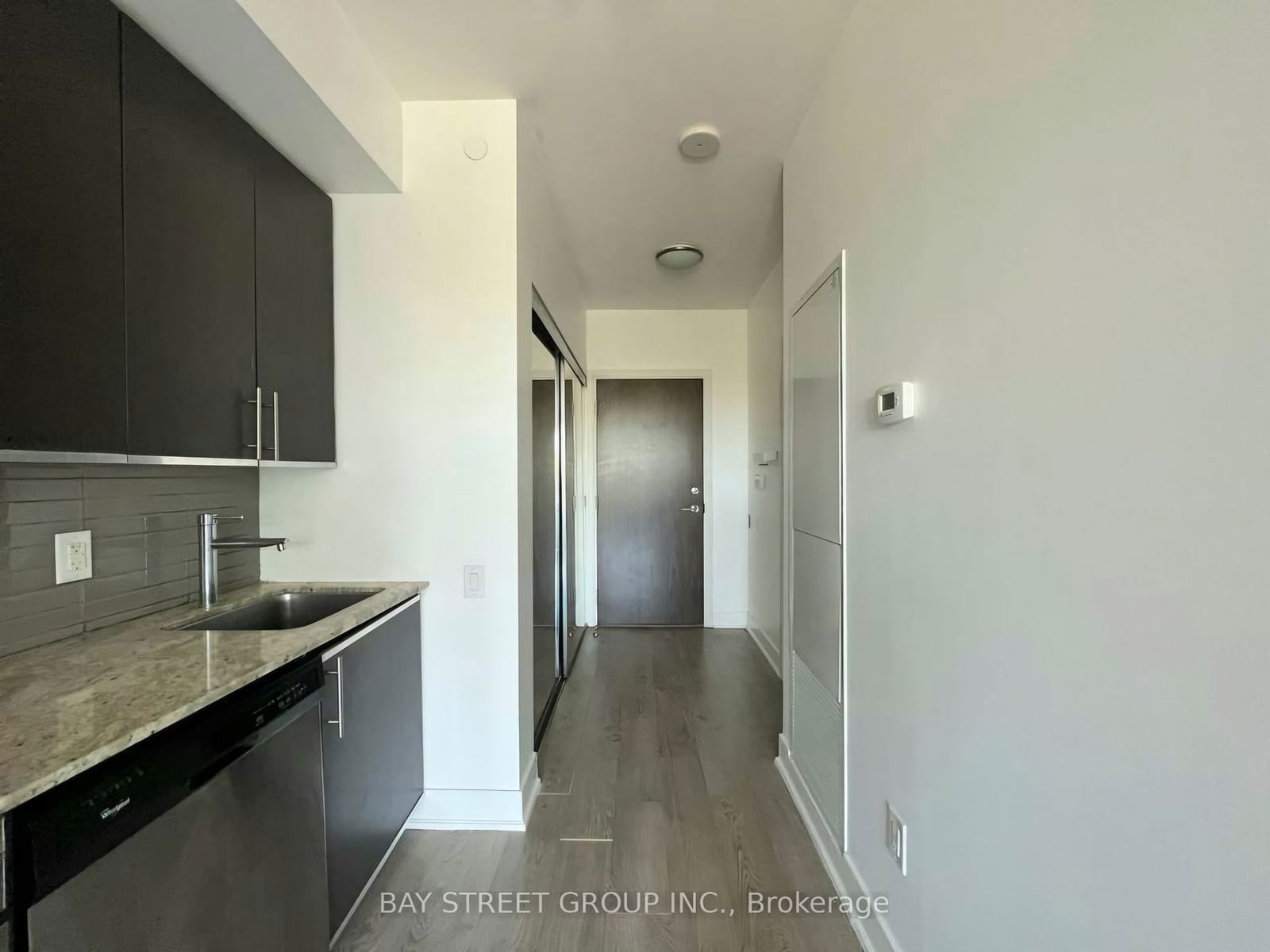 7608 Yonge St, unit 515 for rent