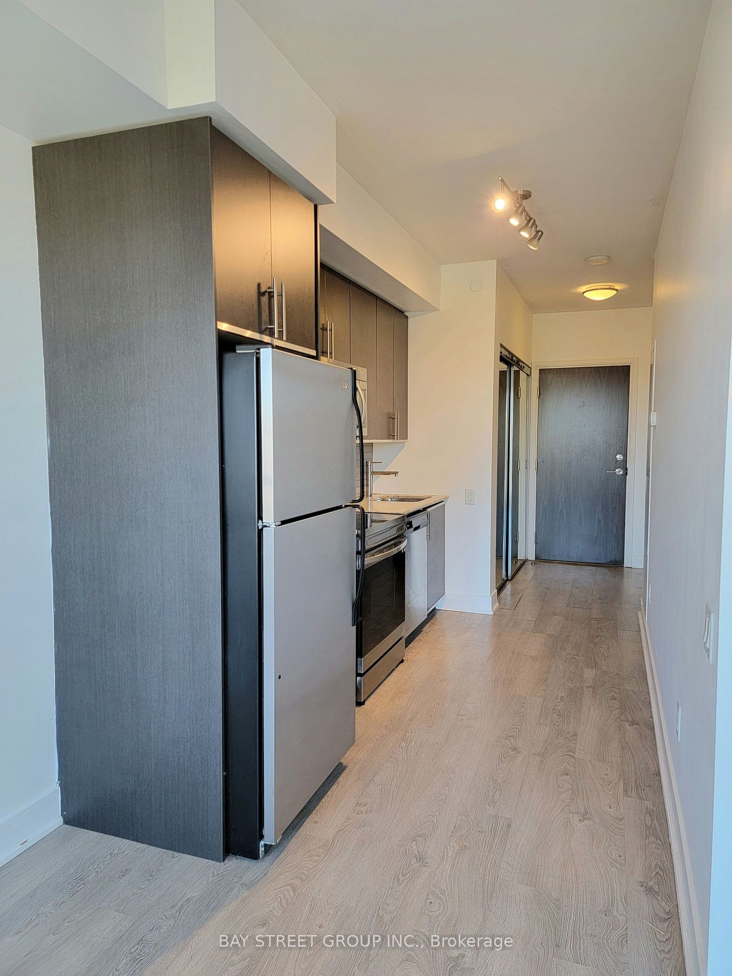 7608 Yonge St, unit 515 for rent