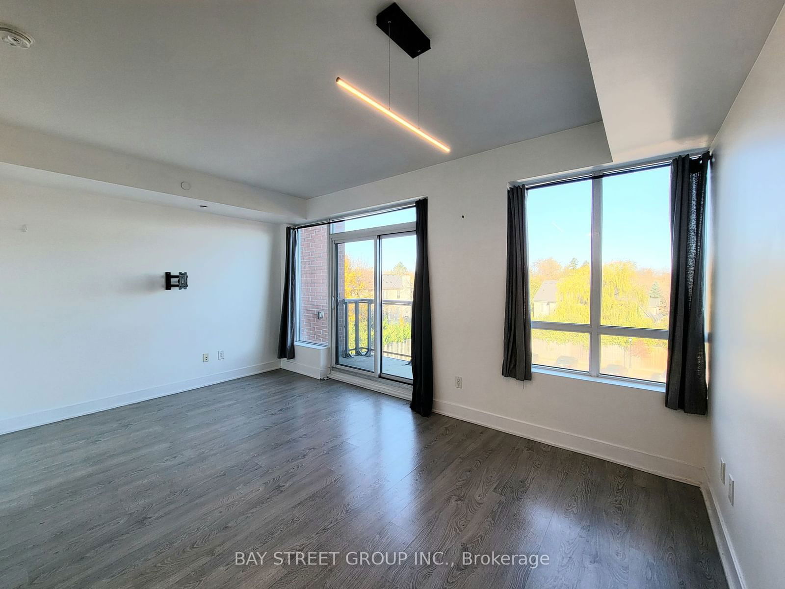 7608 Yonge St, unit 515 for rent