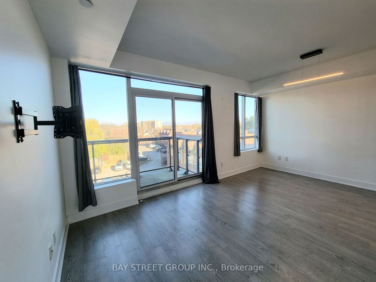 7608 Yonge St, unit 515 for rent