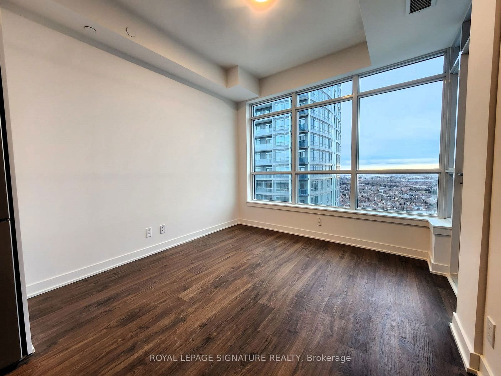 50 Upper Mall Way, unit 2705 for rent