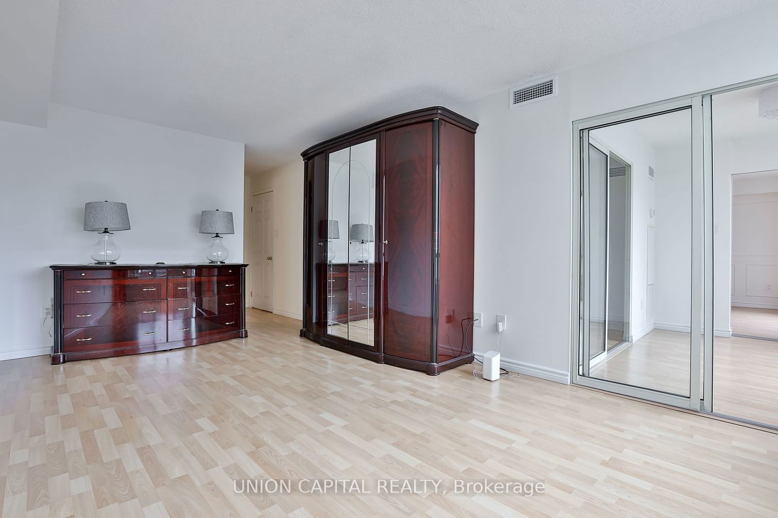 309 Major Mackenzie Dr E, unit 313 for rent