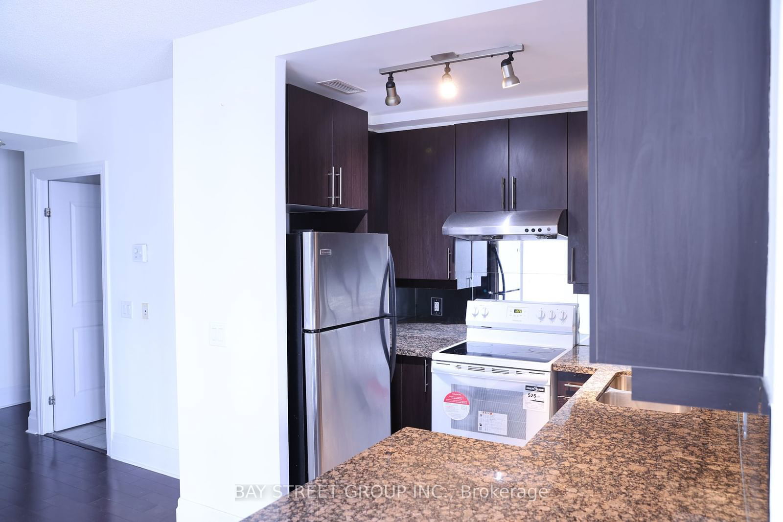 39 Upper Duke Cres, unit 416 for rent