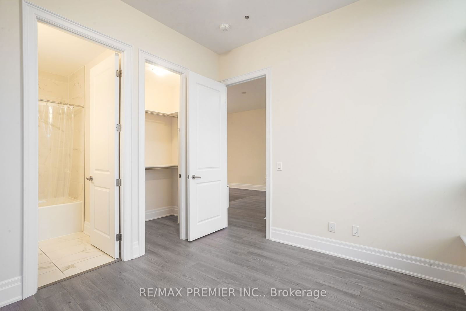 9075 Jane St, unit PH06 for rent