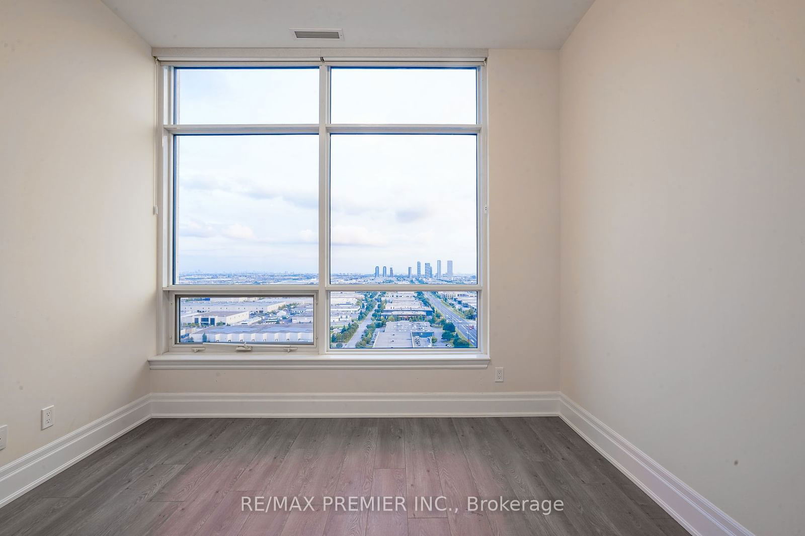 9075 Jane St, unit PH06 for rent