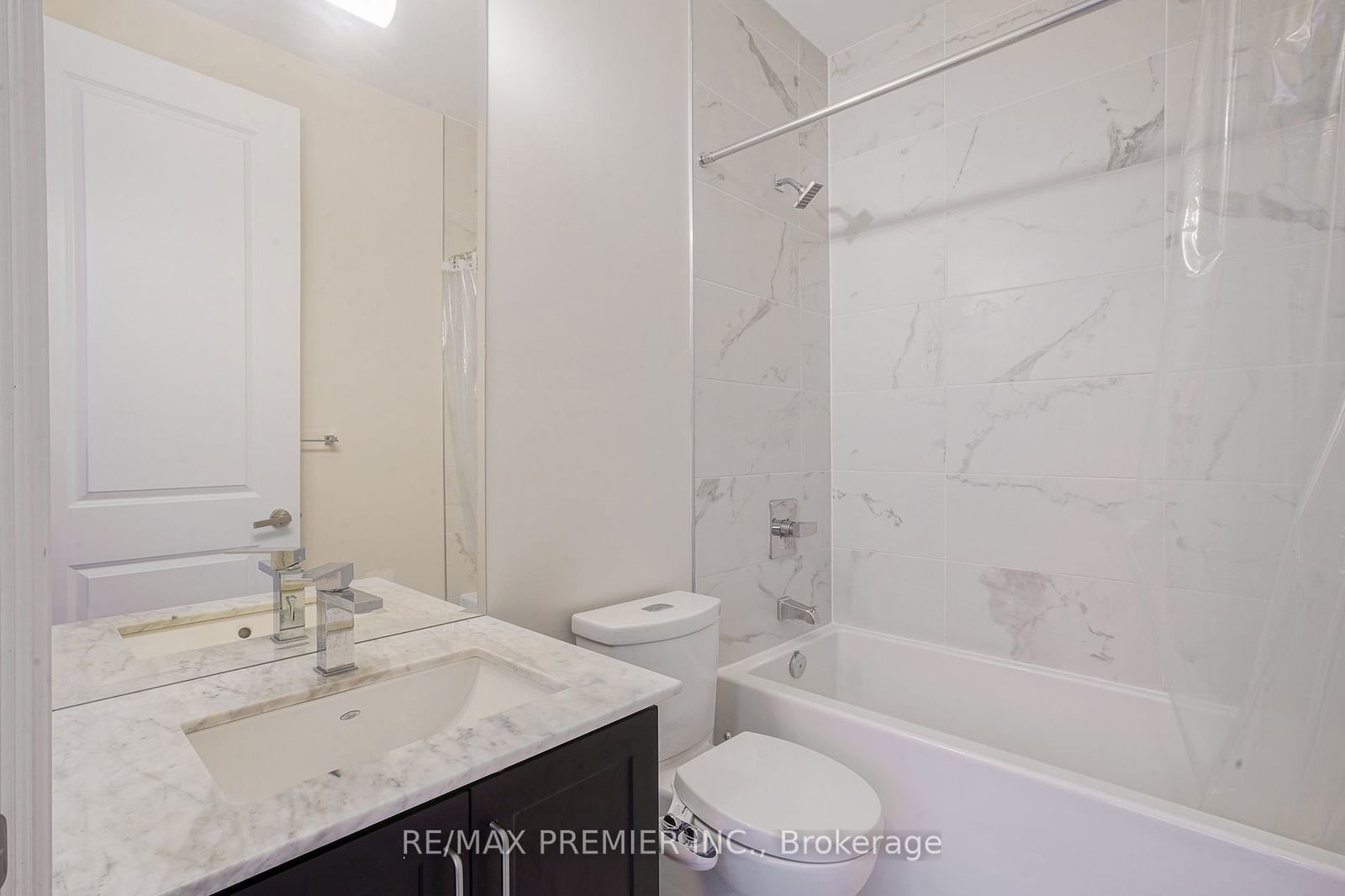 9075 Jane St, unit PH06 for rent