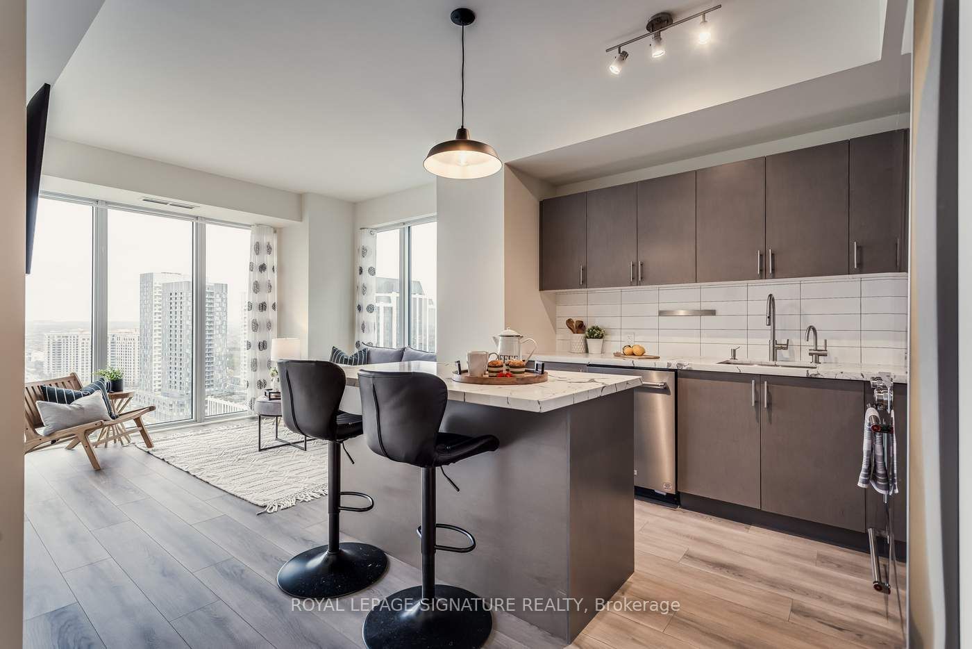 9000 Jane St, unit 2124 for sale