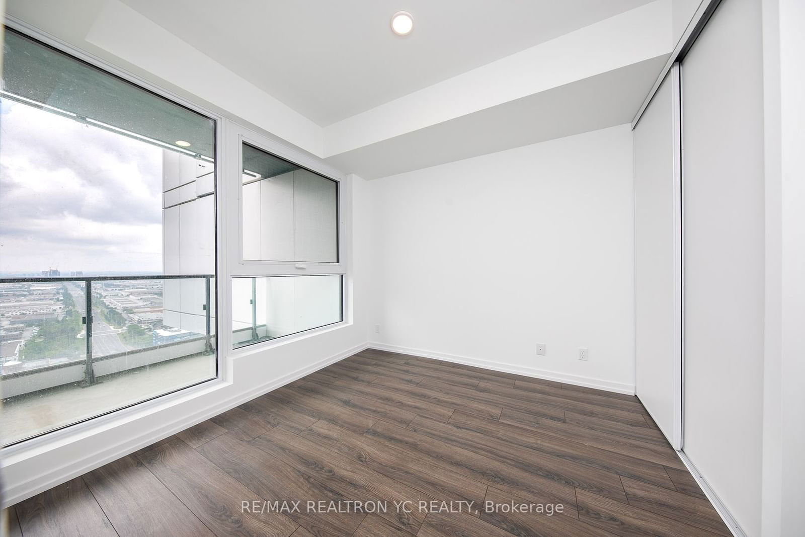 7890 Jane St, unit 3308 for rent