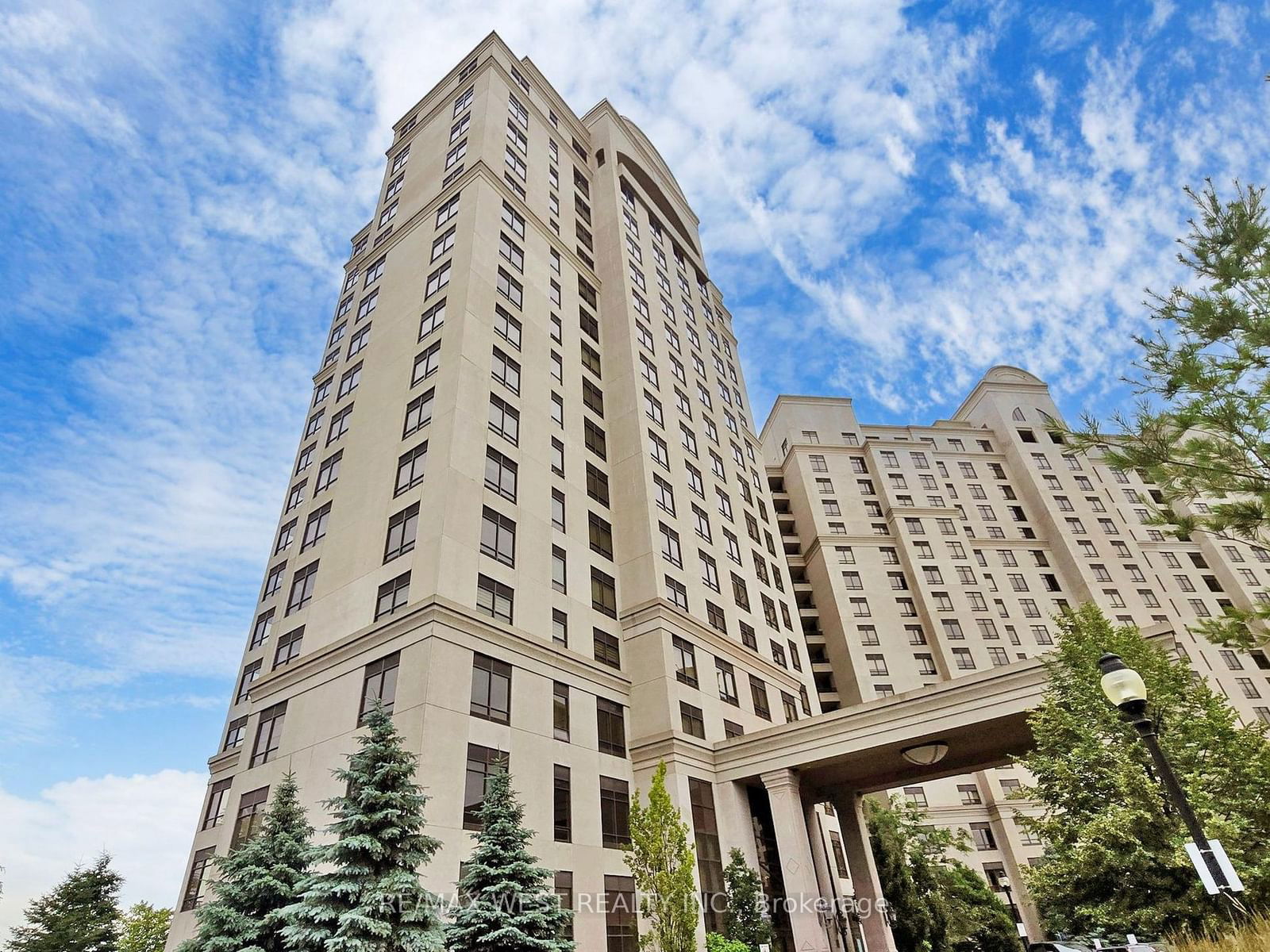 9255 Jane St, unit 1716 for sale