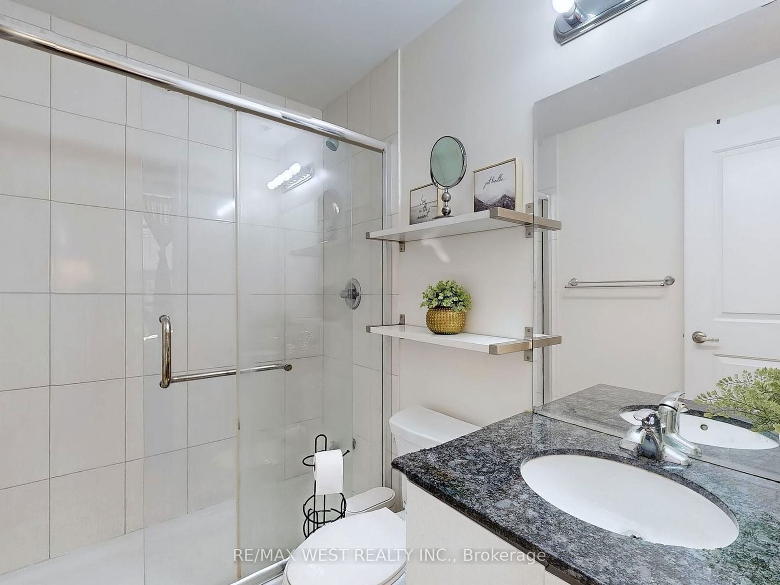 9255 Jane St, unit 1716 for sale