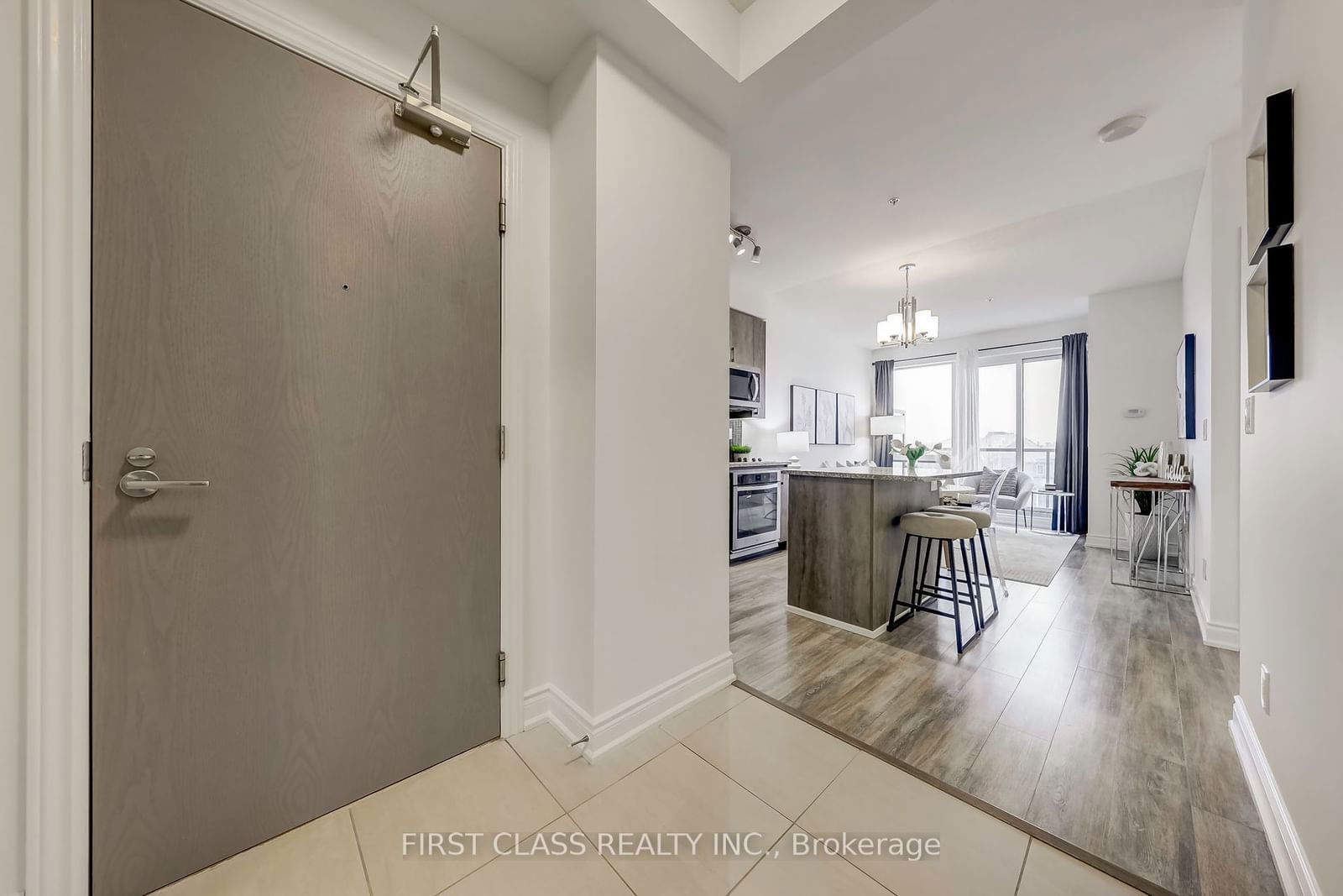 9090 Yonge St, unit 207B for sale