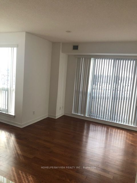 9201 Yonge St, unit 412 for rent